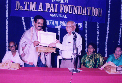 Dr.Edward L. Nazareth receiving TMA Pai award